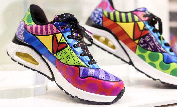 シューズブランド SKECHERS × BRITTO